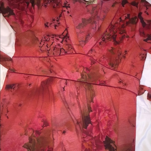 Oneworld Red Floral Tied Top Size Large - Picture 4 of 8